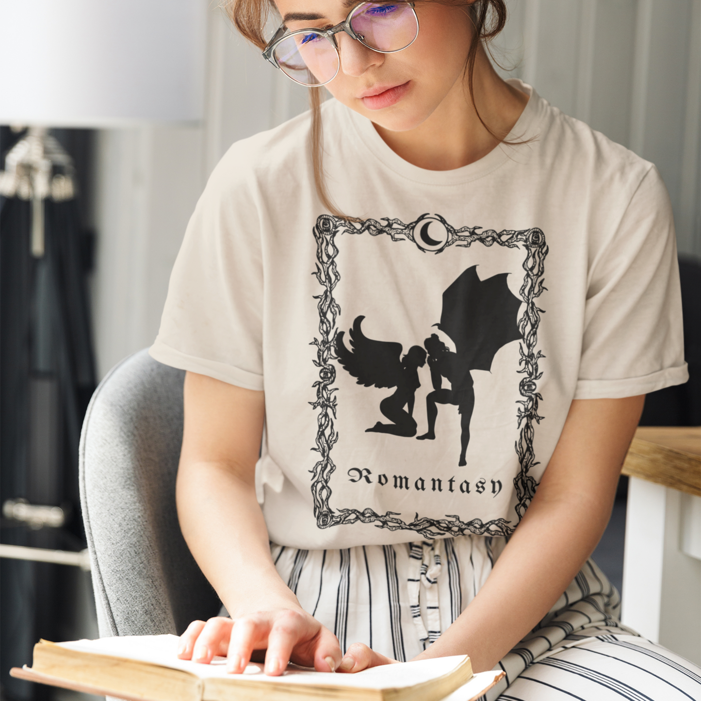 Romantasy Tee