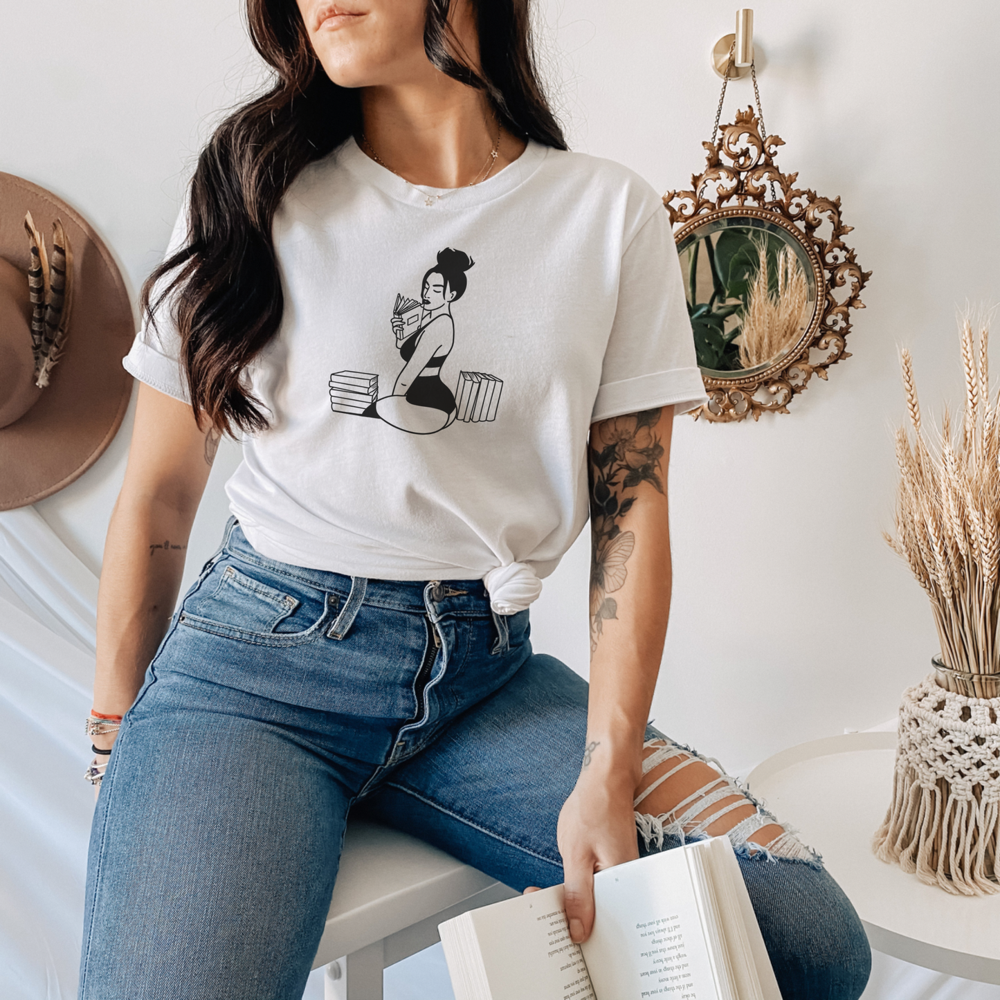 Hot Girls Read Books Tee